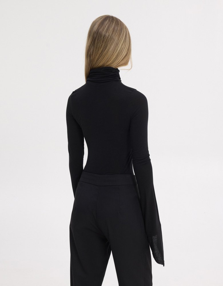 Sunset go Sarah turtleneck top black